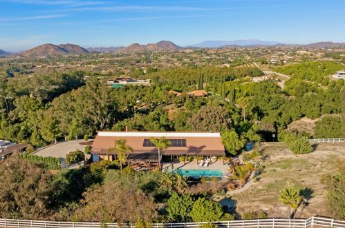 39386 Chaparral Dr, Temecula CA  92592-8822 exterior