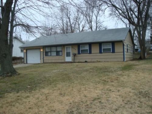 2248 Oaklawn Dr, Decatur, IL 62526-3306