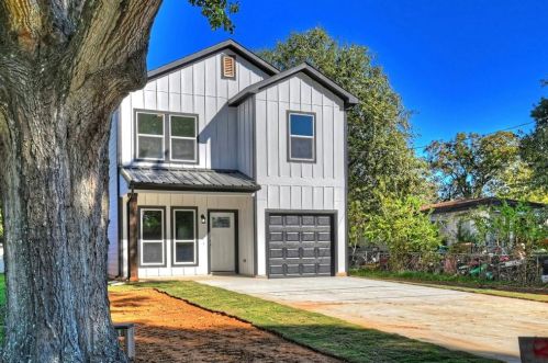 2710 Dewey St, Waller, TX 77484-8503