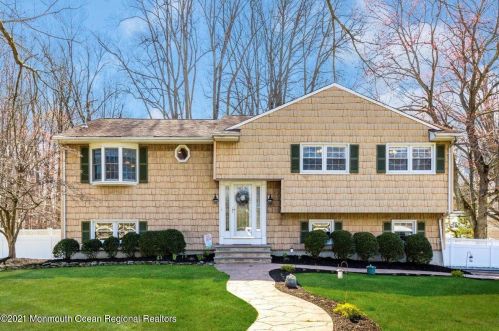438 Park Dr, Middletown, NJ 07748-3443