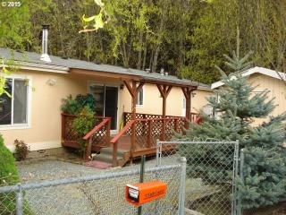 132 Marshal St, Glendale, OR 97442-9678