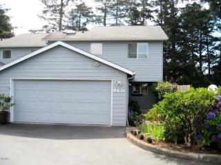 96 33rd Pl, Newport, OR 97365-1635
