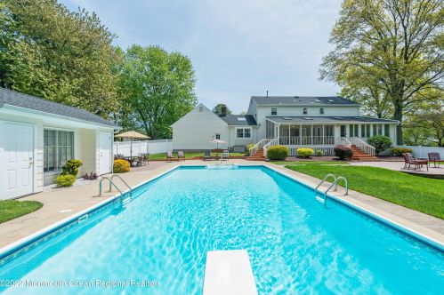4 Theresa Dr, Holmdel Village, NJ 07733-1408