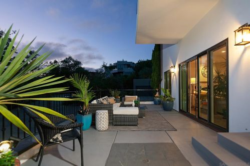 3594 Canon St, San Diego, CA 92106-2054
