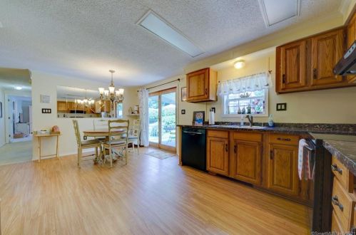 4 Three Garden Ter, Southington CT  06489-1828 exterior
