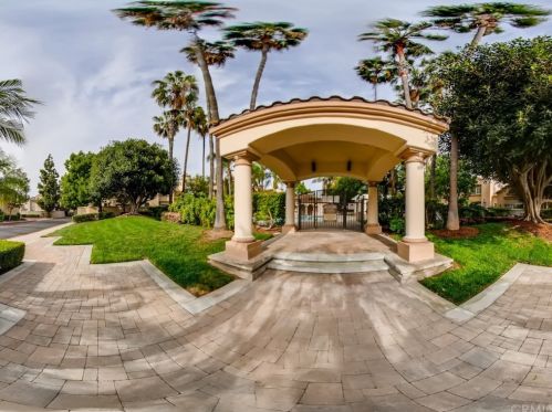 98 Almador, Irvine CA  92614-8405 exterior
