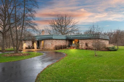 9 Bednarcik Ct, Oswego, IL 60543-9736