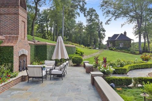 2860 Habersham Rd, Atlanta GA  30305-2959 exterior