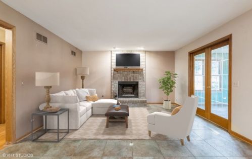 1108 Amber Ct, Bull Valley, IL 60098-3680