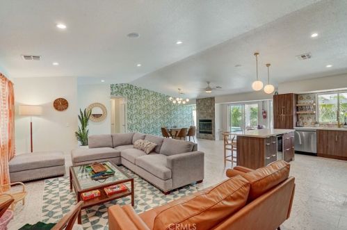 2280 Acacia Rd, Palm Springs, CA 92262-3622
