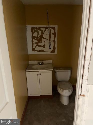 701 9 St, Camden NJ 08102-1721 exterior