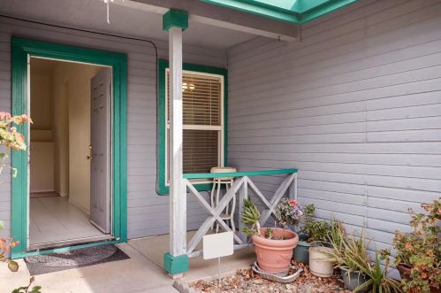 2527 Mccloud River Rd, Stockton, CA 95206-4622