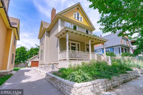 695 4th St, Saint Paul, MN 55106-5107