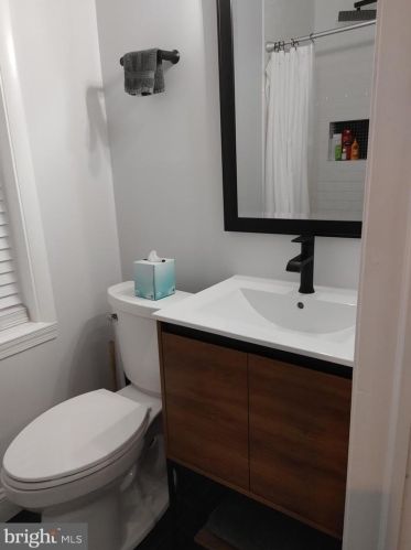 335 12th St, Philadelphia PA 19107-1214 exterior