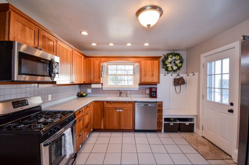 29 Richardson Dr, Dover, NH 03820-4318