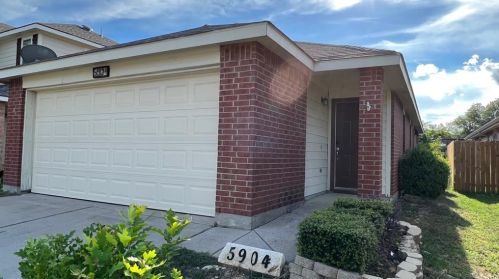 5904 Parkview Hills Ln, Fort Worth TX  76179-3799 exterior