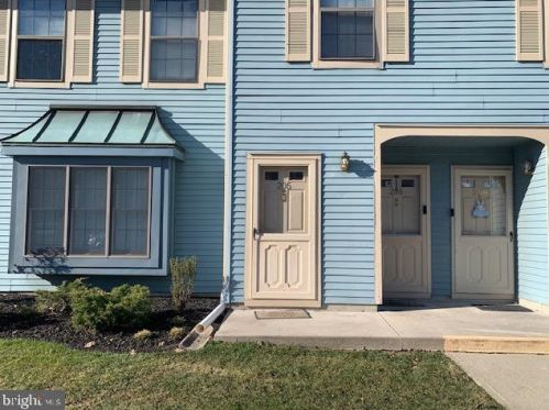 205 Wyndham Pl, Trenton NJ  08691-3138 exterior