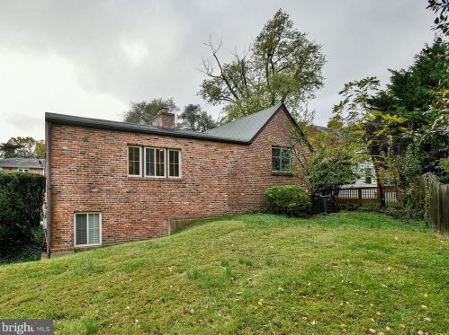 621 Greenbrier Dr, Silver Spring MD 20910-4230 exterior