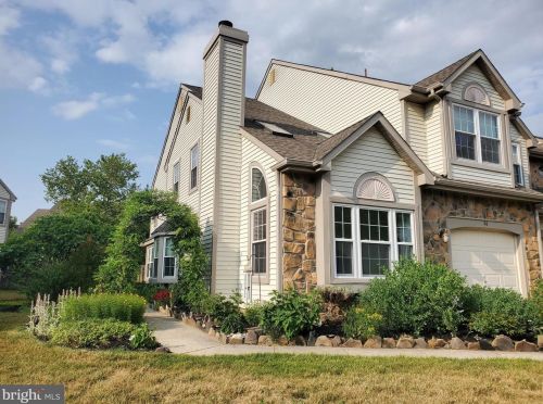 26 Sandhurst Dr, Mount Laurel, NJ 08054-6206