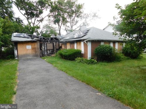 11 Medley Ln, Willingboro, NJ 08046-3122