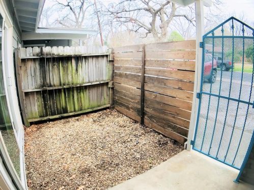 1905 Fairlawn Ln, Austin, TX 78704-3672