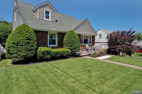 511 Macarthur Ave, Outwater, NJ 07026-1023