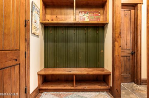 5872 Mtn Rnch Dr, Park City UT 84098-6177 exterior