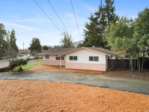 401 Lovers Ln, Ukiah CA  95482-3101 exterior