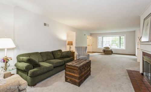 626 Roger Rd, Glendale Heights, IL 60137-4241