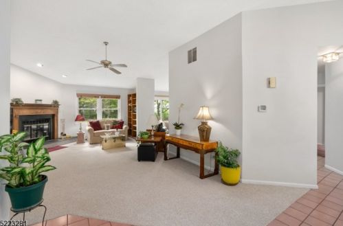 42 Redwood Ter, Flemington, NJ 08822-3021