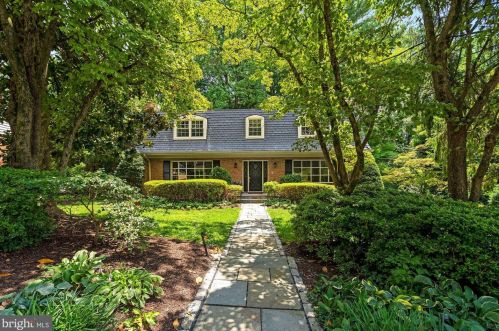1510 Laburnum St, Mc Lean, VA 22101-2527