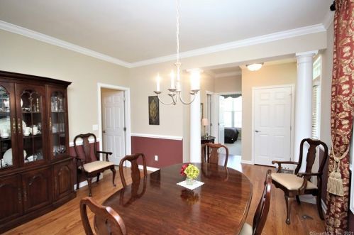 78 White Oak Dr, Waterbury, CT 06712-1489