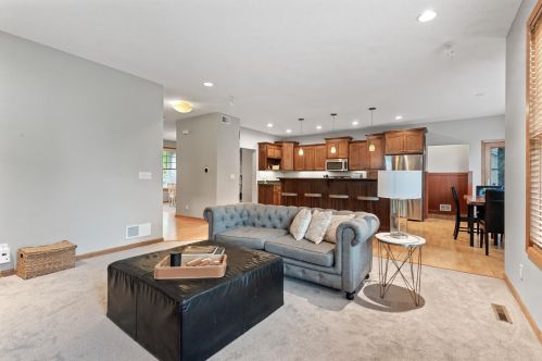 2332 Fieldstone Curv, Saint Paul MN  55129-6218 exterior