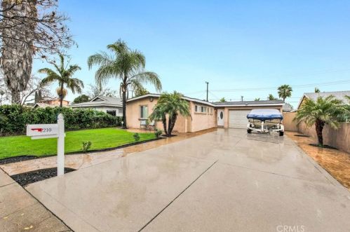 2210 9th St, Santa Ana, CA 92703-1915