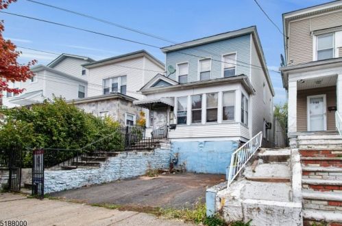 1084 Grove St, Irvington, NJ 07111-4123