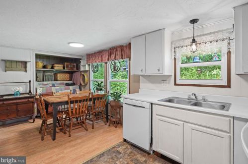 2180 Sky Top Trl, York PA  17315-2272 exterior