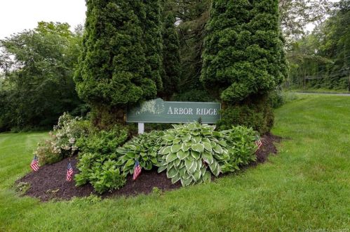 671 Heron Dr, Torrington, CT 06790-2586