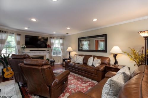 1 Quartz Ln, Paterson NJ  07501-3300 exterior