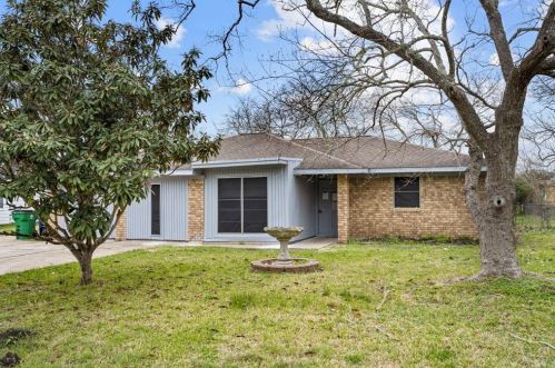 1227 Fair Dr, Angleton TX  77515-8132 exterior