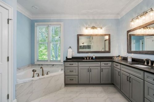 2507 Brookline Cir, Atlanta GA  30319-3690 exterior