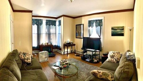 28 Erastus St, Providence, RI 02909-3639