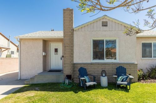 5518 123rd St, Hawthorne, CA 90250-3425