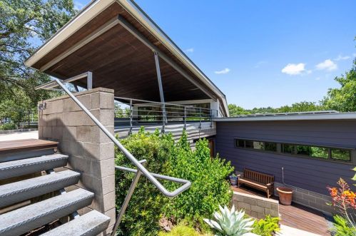 1101 Cyn Edge Dr, Austin TX  78733-2005 exterior