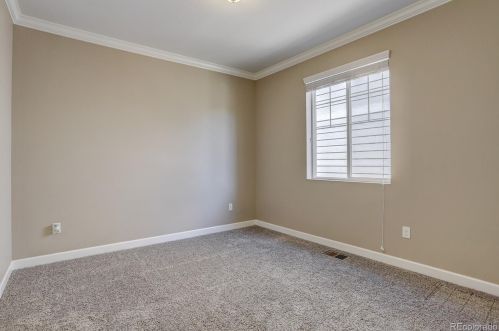 7275 Oak Hill Ct, Aurora CO 80018-1734 exterior