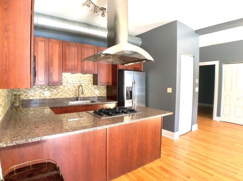 1107 Lawrence Ave, Chicago, IL 60640-7060