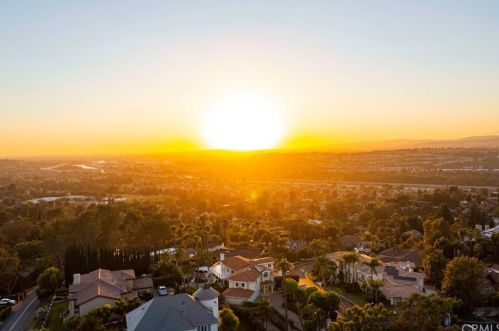 289 Owens Dr, Anaheim CA  92808-1327 exterior