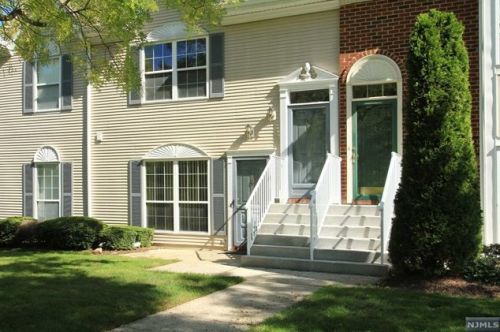 1128 Stafford St, Mahwah, NJ 07430-3859