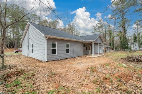 3940 Woodland Cir, Conyers GA  30013-3057 exterior