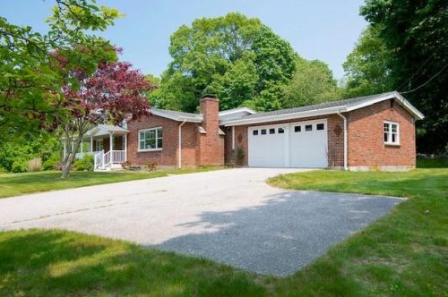 6 Emerald St, Westerly, RI 02891-3415