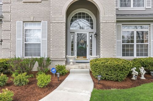 750 Aster Dr, Gurnee, IL 60031-5335